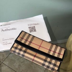 💯 Burberry Beige Check Long Wallet with Black Trim and Red Accents
